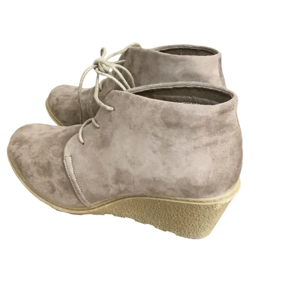 Cloudwalkers brown lace up boots. Size 9.5W